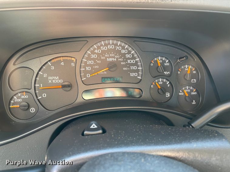 image for item MI9738 2005 GMC Sierra 3500  Crew Cab pickup truck