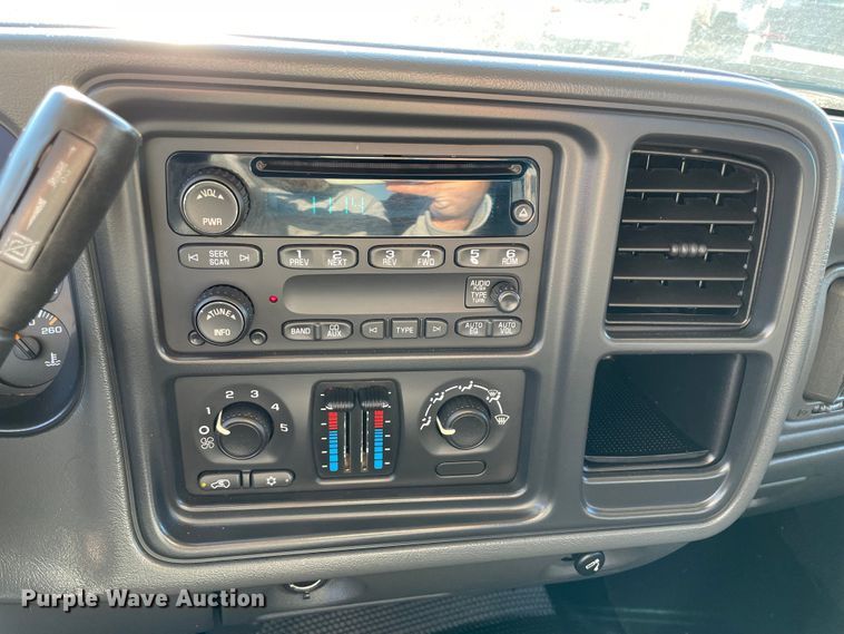 image for item MI9738 2005 GMC Sierra 3500  Crew Cab pickup truck