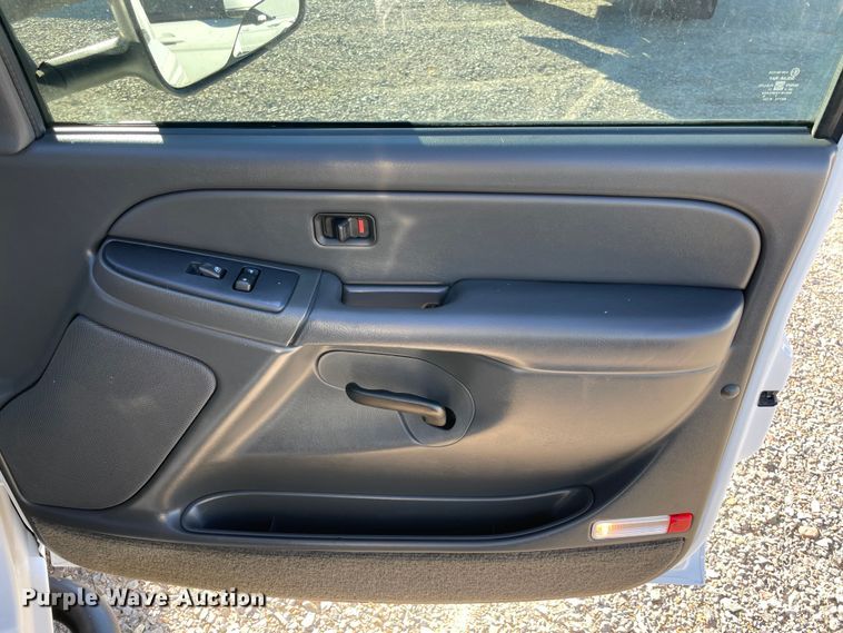 image for item MI9738 2005 GMC Sierra 3500  Crew Cab pickup truck