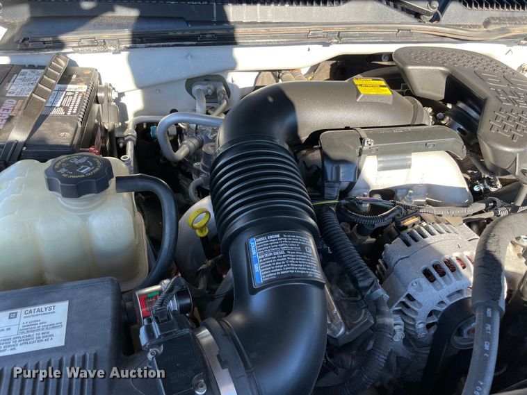 image for item MI9738 2005 GMC Sierra 3500  Crew Cab pickup truck