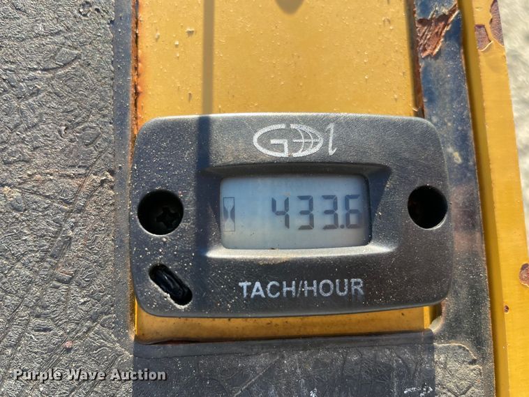 image for item MI9744 2017 Vermeer RTX130  trencher