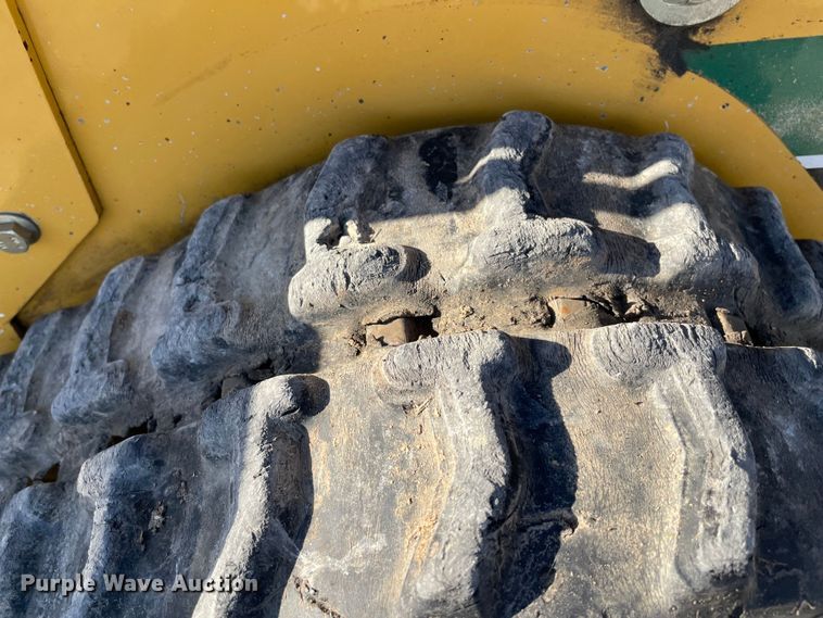 image for item MI9744 2017 Vermeer RTX130  trencher