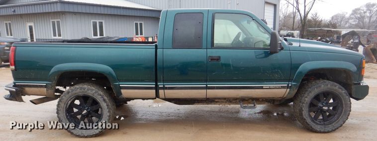 image for item MJ9961 1996 GMC Sierra 1500  Ext. Cab pickup truck