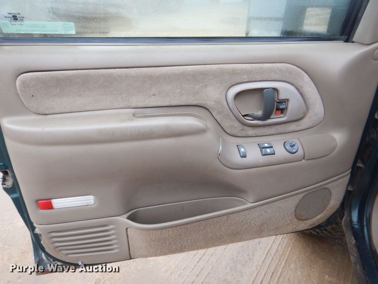 image for item MJ9961 1996 GMC Sierra 1500  Ext. Cab pickup truck