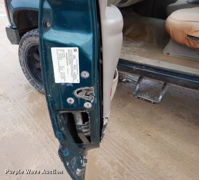 image for item MJ9961 1996 GMC Sierra 1500  Ext. Cab pickup truck