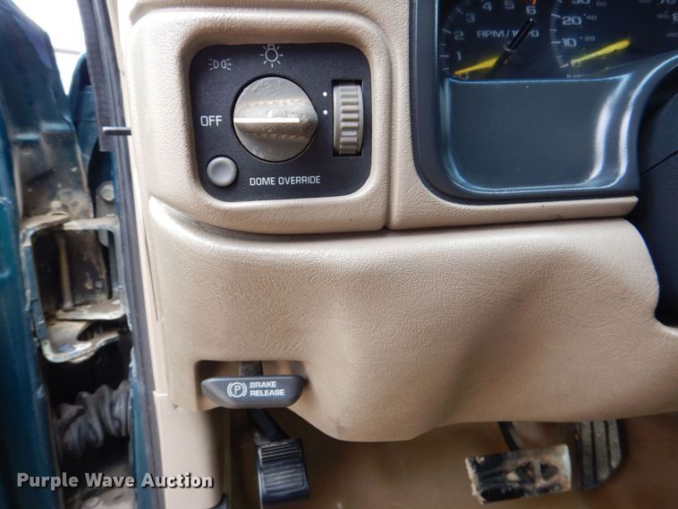 image for item MJ9961 1996 GMC Sierra 1500  Ext. Cab pickup truck