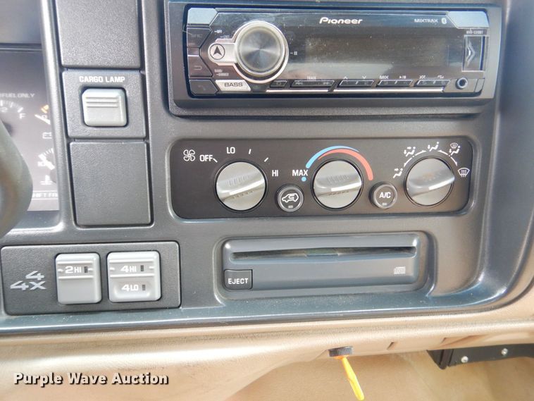 image for item MJ9961 1996 GMC Sierra 1500  Ext. Cab pickup truck