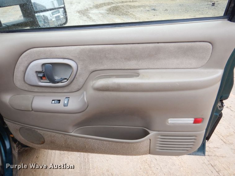 image for item MJ9961 1996 GMC Sierra 1500  Ext. Cab pickup truck