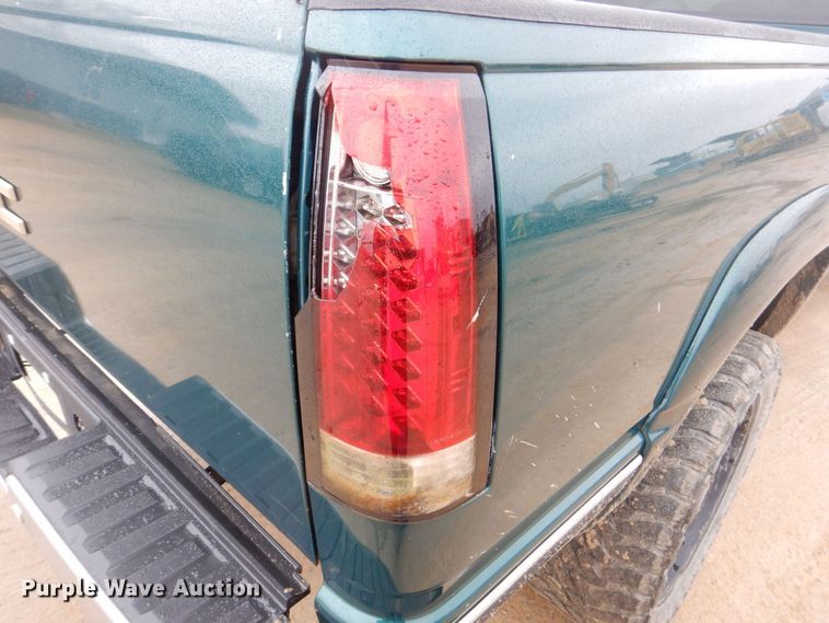 image for item MJ9961 1996 GMC Sierra 1500  Ext. Cab pickup truck