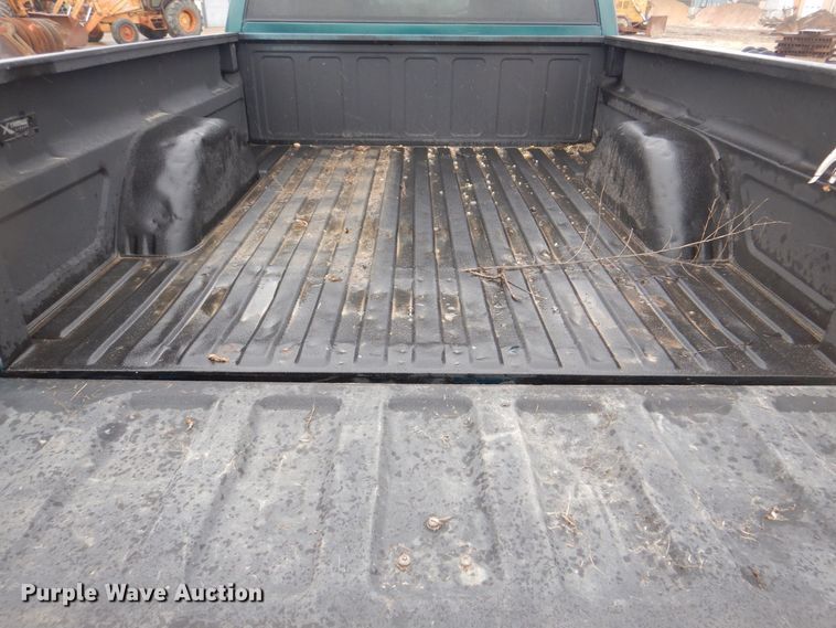 image for item MJ9961 1996 GMC Sierra 1500  Ext. Cab pickup truck