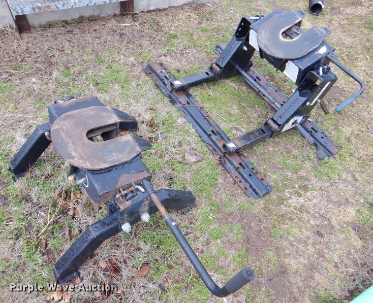 image for item MJ9963 (2) fifth wheel hitches