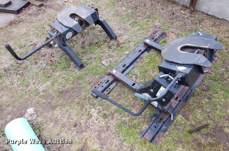 image for item MJ9963 (2) fifth wheel hitches