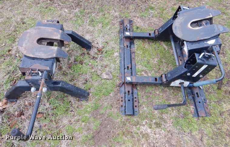 image for item MJ9963 (2) fifth wheel hitches