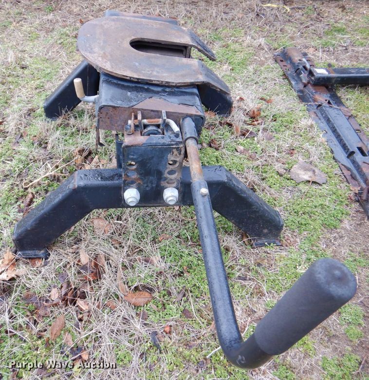 image for item MJ9963 (2) fifth wheel hitches