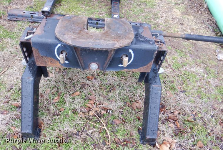 image for item MJ9963 (2) fifth wheel hitches