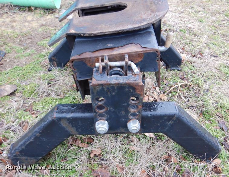 image for item MJ9963 (2) fifth wheel hitches