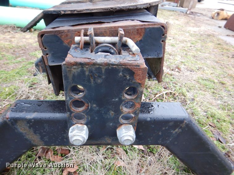 image for item MJ9963 (2) fifth wheel hitches