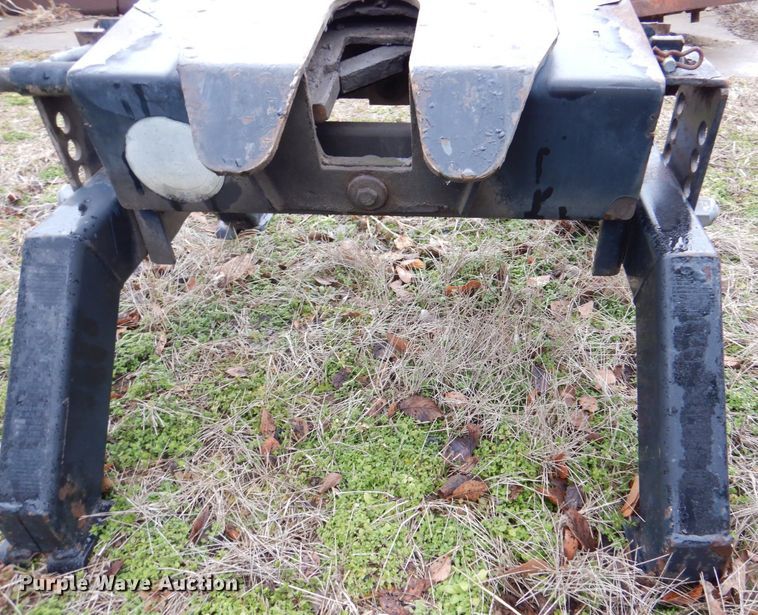 image for item MJ9963 (2) fifth wheel hitches