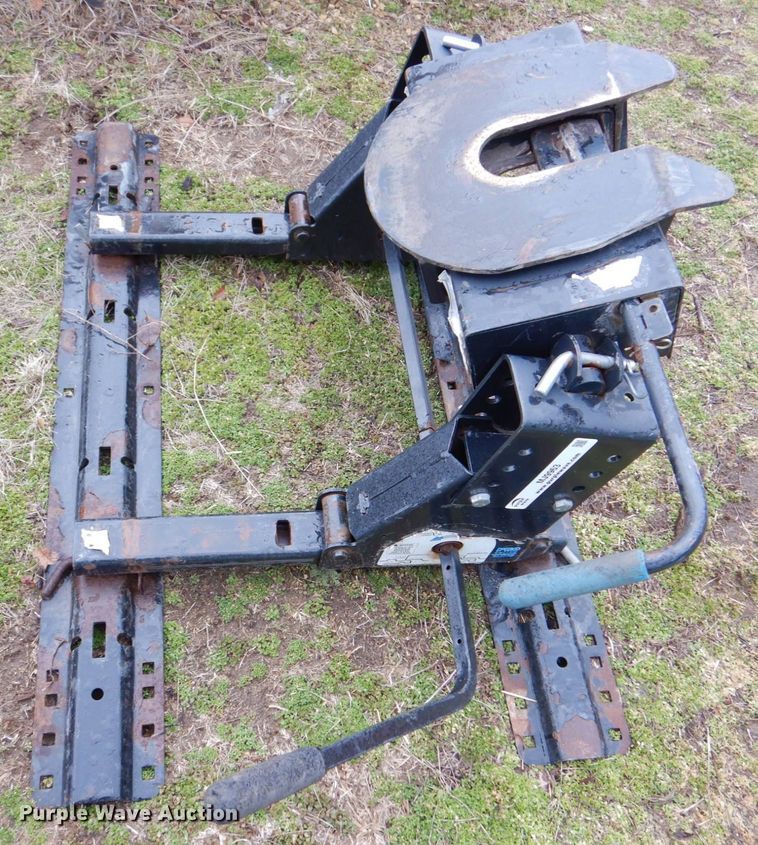 image for item MJ9963 (2) fifth wheel hitches