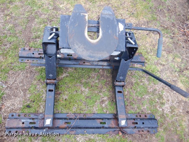 image for item MJ9963 (2) fifth wheel hitches