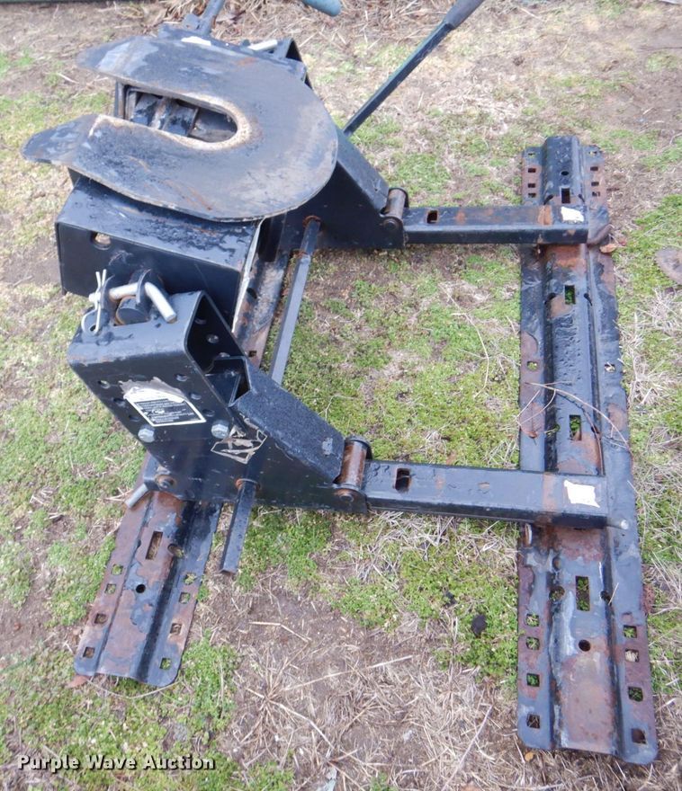 image for item MJ9963 (2) fifth wheel hitches