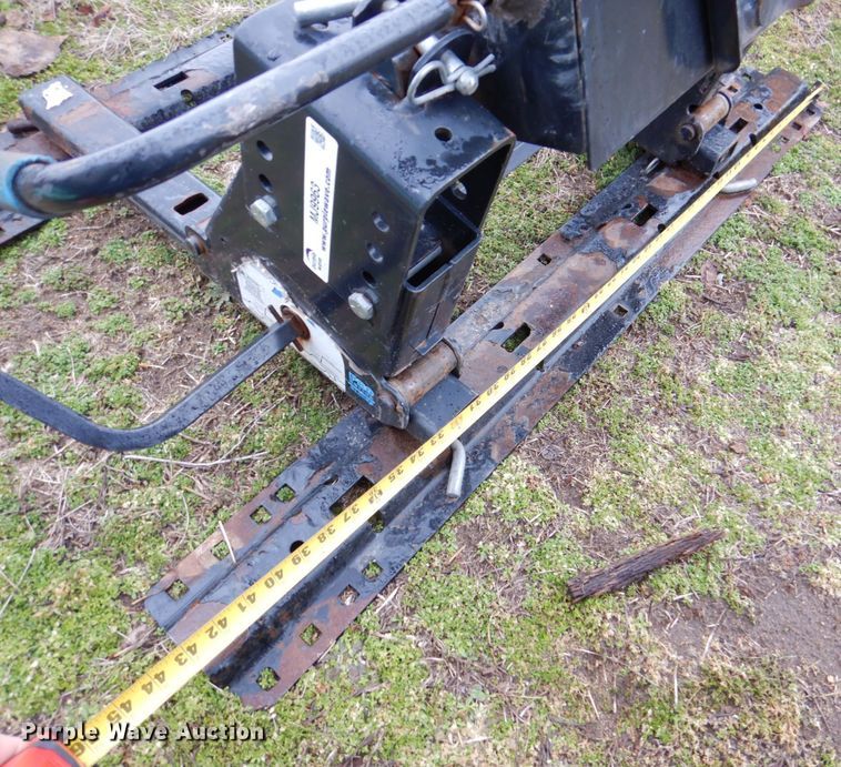 image for item MJ9963 (2) fifth wheel hitches