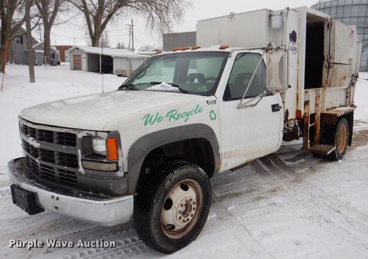 image for item MJ9966 2001 Chevrolet Silverado C3500HD  refuse truck
