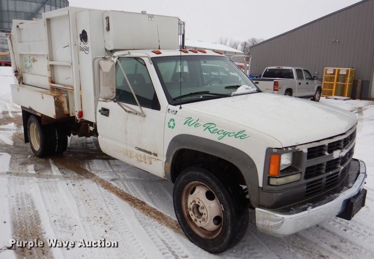 image for item MJ9966 2001 Chevrolet Silverado C3500HD  refuse truck