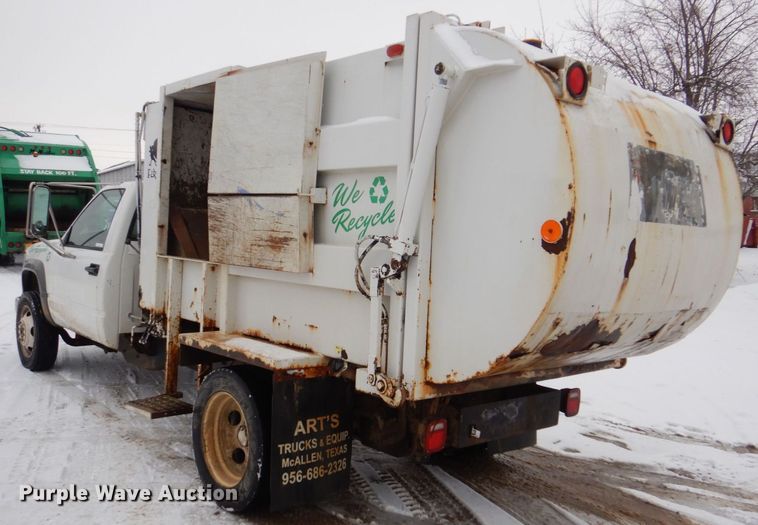 image for item MJ9966 2001 Chevrolet Silverado C3500HD  refuse truck