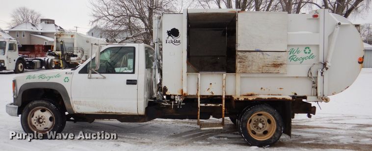 image for item MJ9966 2001 Chevrolet Silverado C3500HD  refuse truck