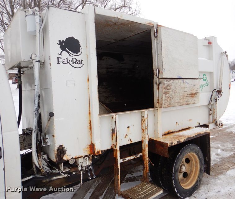 image for item MJ9966 2001 Chevrolet Silverado C3500HD  refuse truck