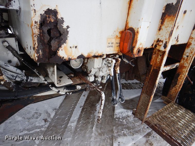 image for item MJ9966 2001 Chevrolet Silverado C3500HD  refuse truck