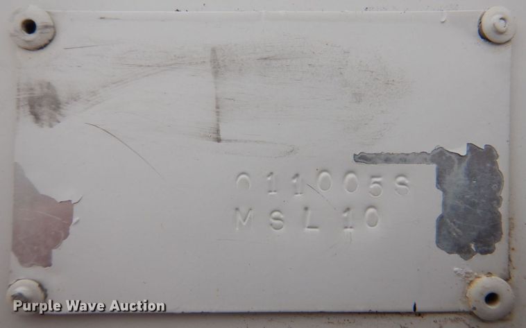 image for item MJ9966 2001 Chevrolet Silverado C3500HD  refuse truck