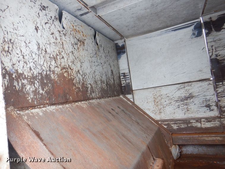 image for item MJ9966 2001 Chevrolet Silverado C3500HD  refuse truck