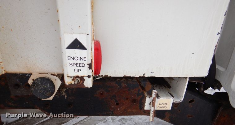 image for item MJ9966 2001 Chevrolet Silverado C3500HD  refuse truck