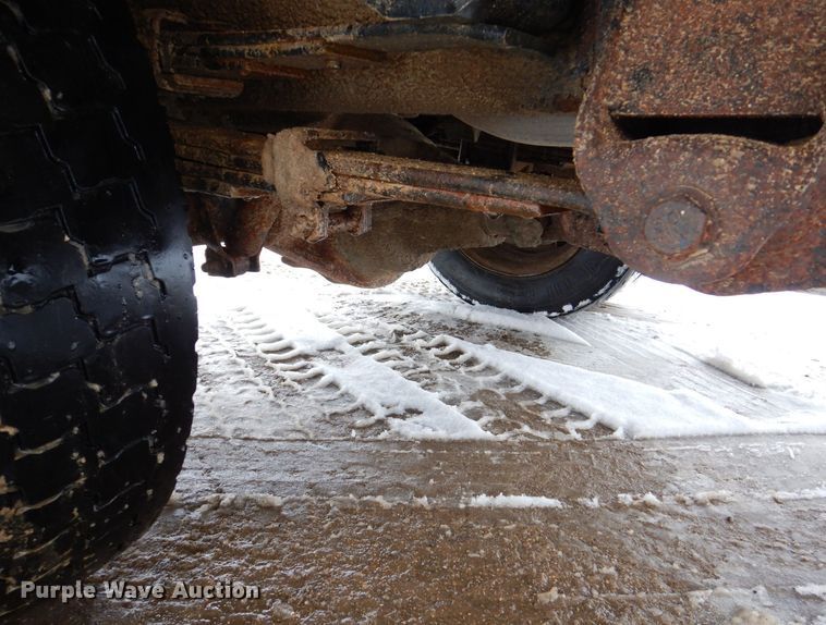 image for item MJ9966 2001 Chevrolet Silverado C3500HD  refuse truck