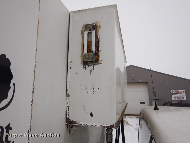 image for item MJ9966 2001 Chevrolet Silverado C3500HD  refuse truck