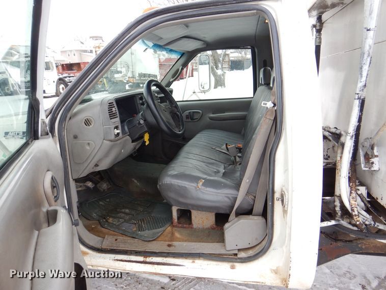 image for item MJ9966 2001 Chevrolet Silverado C3500HD  refuse truck