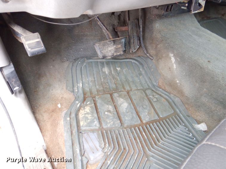 image for item MJ9966 2001 Chevrolet Silverado C3500HD  refuse truck