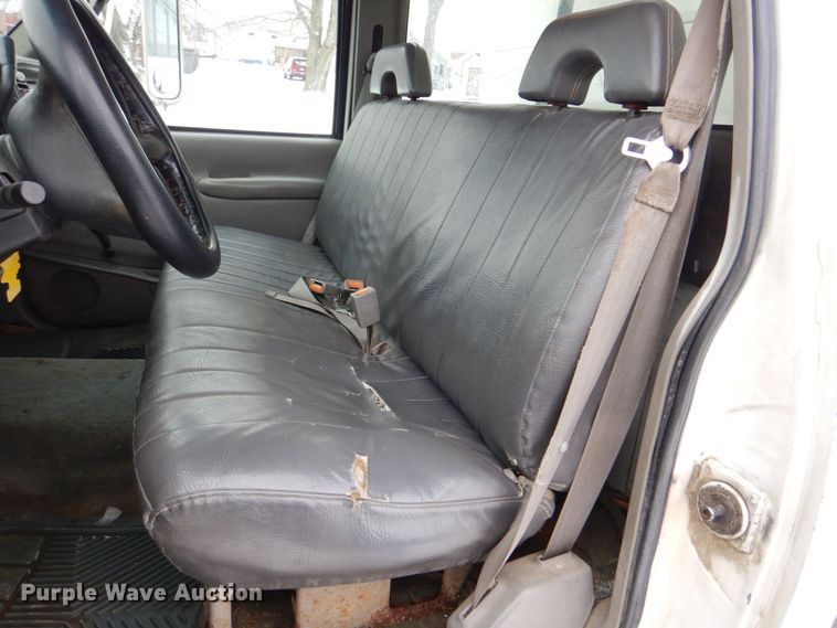 image for item MJ9966 2001 Chevrolet Silverado C3500HD  refuse truck