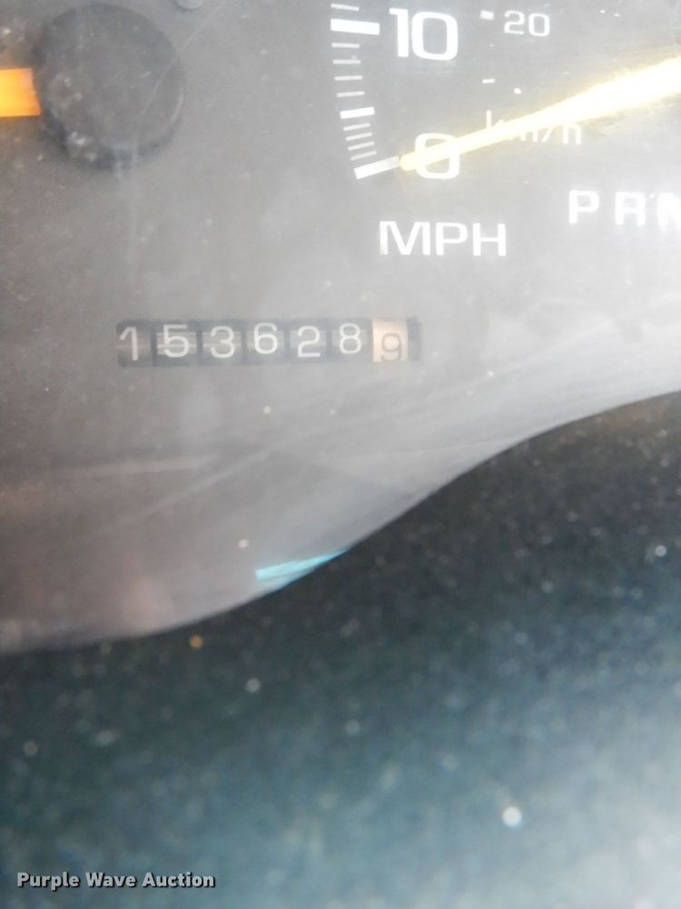 image for item MJ9966 2001 Chevrolet Silverado C3500HD  refuse truck