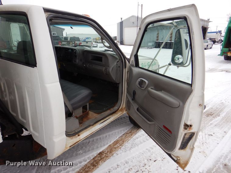 image for item MJ9966 2001 Chevrolet Silverado C3500HD  refuse truck