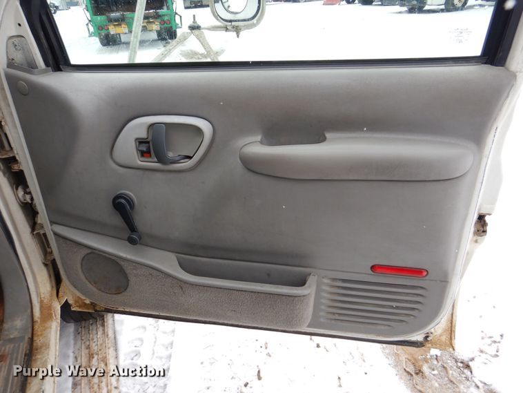 image for item MJ9966 2001 Chevrolet Silverado C3500HD  refuse truck