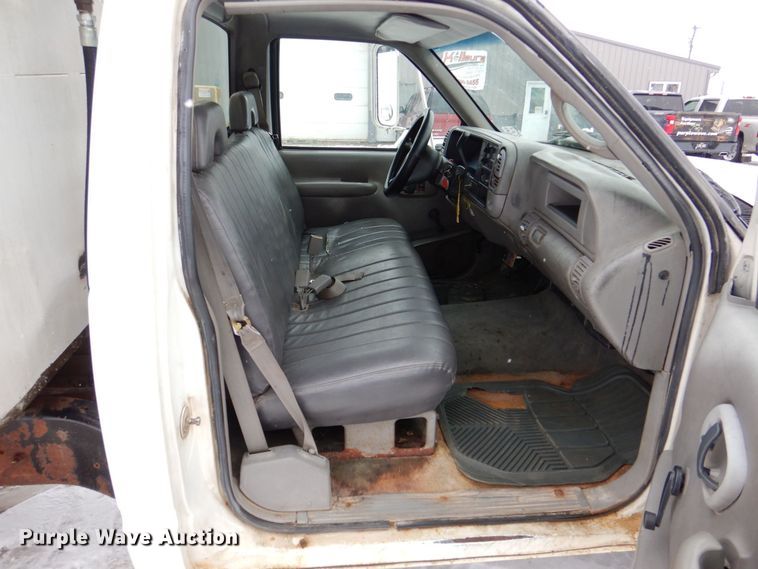 image for item MJ9966 2001 Chevrolet Silverado C3500HD  refuse truck