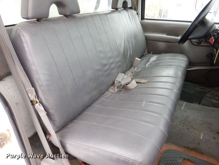 image for item MJ9966 2001 Chevrolet Silverado C3500HD  refuse truck