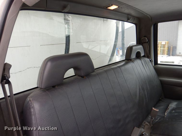 image for item MJ9966 2001 Chevrolet Silverado C3500HD  refuse truck