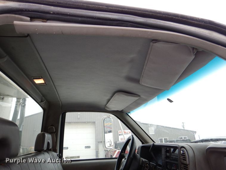 image for item MJ9966 2001 Chevrolet Silverado C3500HD  refuse truck