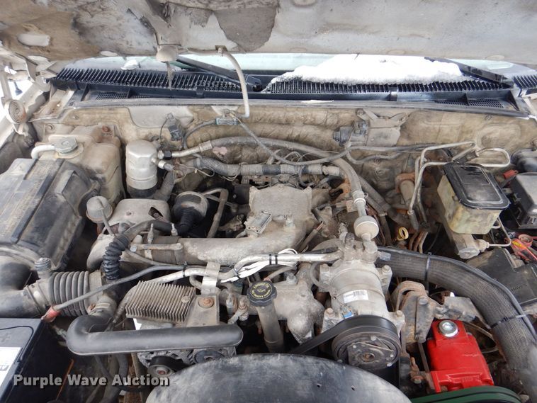 image for item MJ9966 2001 Chevrolet Silverado C3500HD  refuse truck