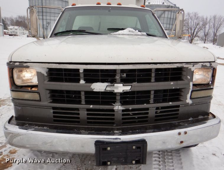 image for item MJ9966 2001 Chevrolet Silverado C3500HD  refuse truck