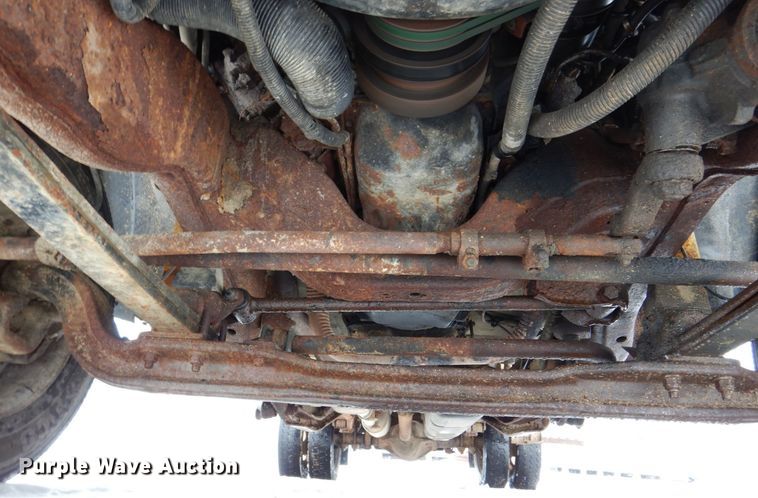 image for item MJ9966 2001 Chevrolet Silverado C3500HD  refuse truck